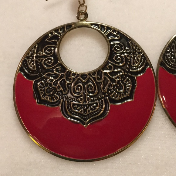 FREE with $20 purchase!  Hoop earrings. - Picture 4 of 6